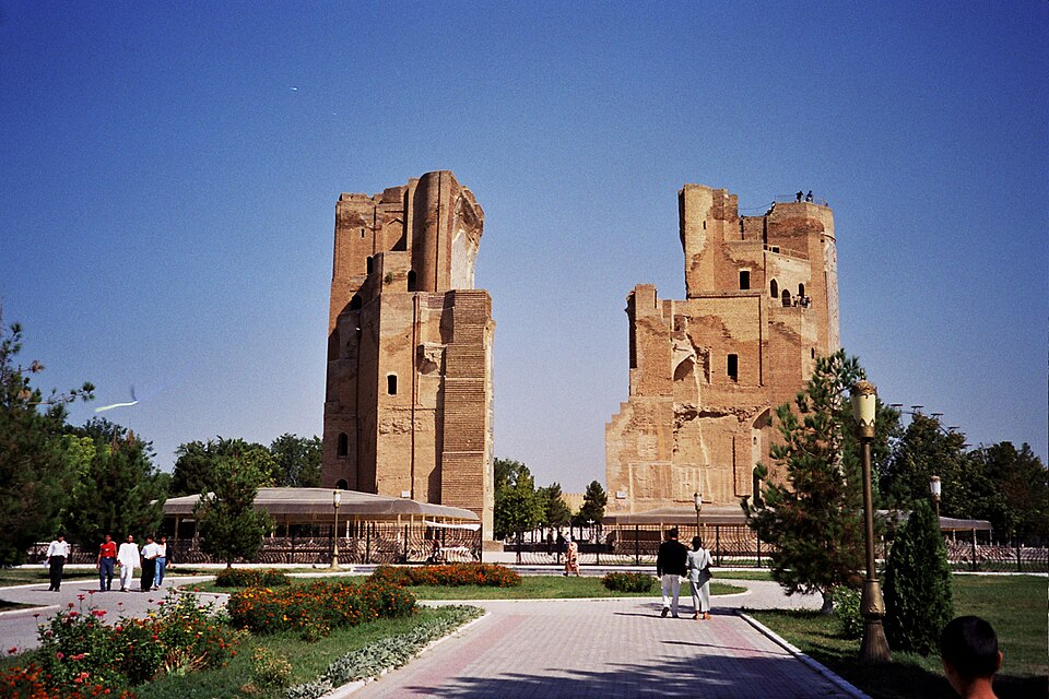 Oq Saroy peshtoqi